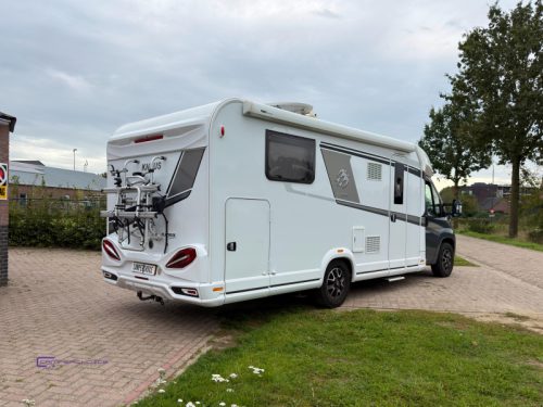 Knaus Sky TI 700 MX Queensbett Niveauregulierung Foto: 1
