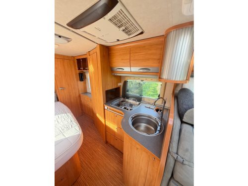Adria Coral S 680 ST LUCHTVERING / AIRCO / OYSTER SCHOTEL + TV / OVEN / XXL KOELKAST + VRIEZER / CRUISE CONTROL / foto: 8