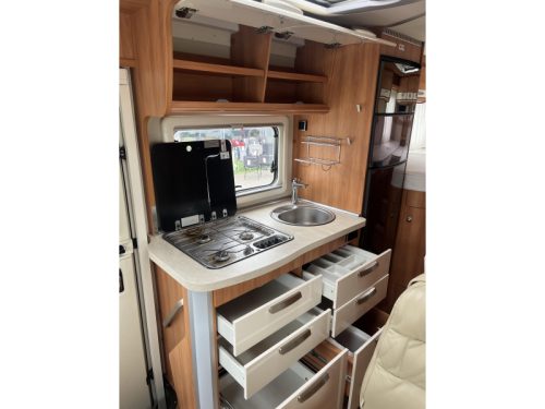 Hymer B 578 - Syst&egrave;me de mise &agrave; niveau - photo : 8