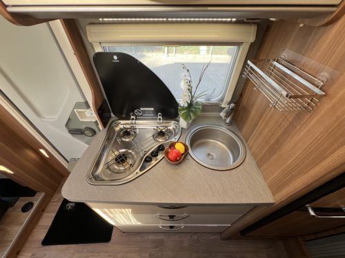 Weinsberg CaraCompact 600 MEG ENKELE BEDDEN BEARLOCK MAXFANN Foto: 4