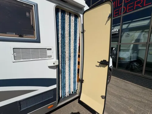 Hobby 600 2.8 JTD FaceToFace, Fixed bed, Awning photo: 9