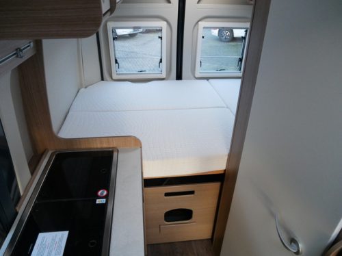 Carado CV 540 Edition 15 5,40 Meter Kastenwagen, Querbett Foto: 17