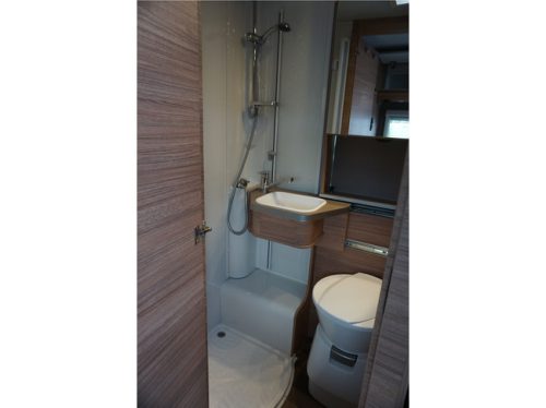 Weinsberg Caracompact 640MEG 170pk Automaat + Airco/ Levelsysteem/ Lithium/ Zonnepanelen/ Garantie! Foto: 22