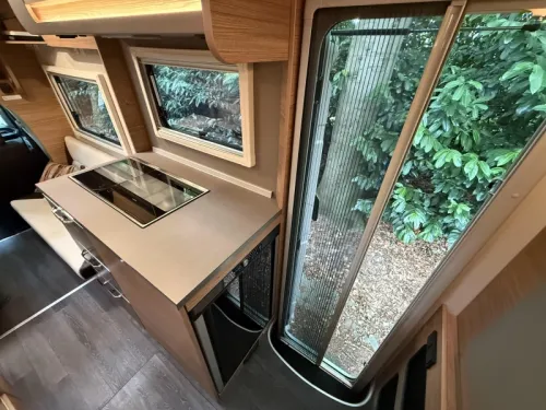 Weinsberg Xcursion 500 LT Compact Drop-down bed 22000 km! photo: 11
