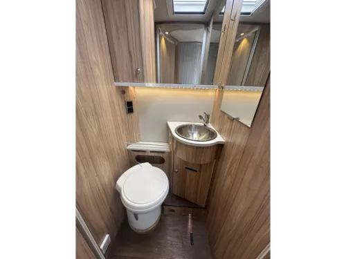 Hymer B698 Queensbed L-Sitzgruppe 150PS TV Foto: 11