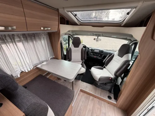 Weinsberg CaraCompact Pepper 600 Single beds 44000 km AC photo: 10