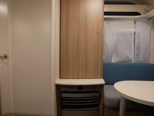 Dethleffs C'Joy 460 LE Dorema awning photo: 5