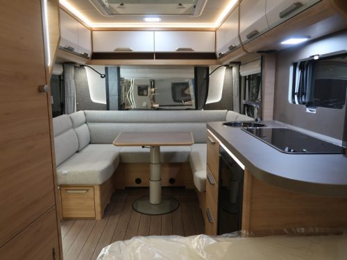 Knaus Sudwind Black Selection 450 FU FRENCH BED / DINETTE photo: 3