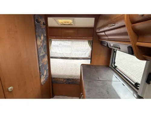 Hobby Excellent 470 UF lit en travers photo toilettes autour: 10