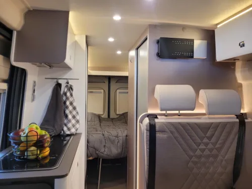 B&uuml;rstner Eliseo 642 C 4 berths pop-top roof single beds photo: 12
