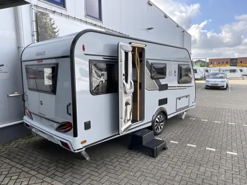 Knaus Sudwind Black Selection 460 EU ENKELE BEDDEN-DESIGN  foto: 1