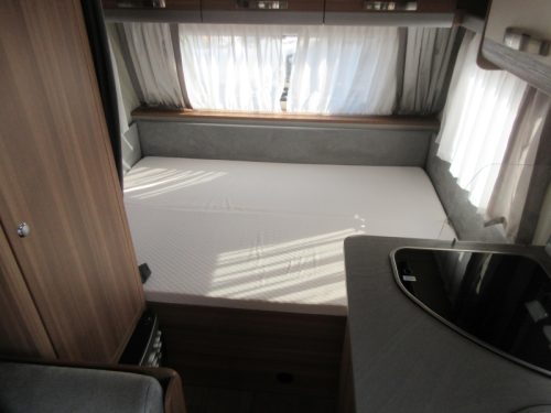 Weinsberg CaraOne Edition HOT 390 MET VOORTENT Foto: 8