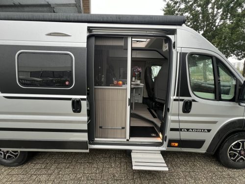 Adria Twin 640 SLB ENKELE BEDDEN 9-TRAPS AUTOMAAT 160PK foto: 4