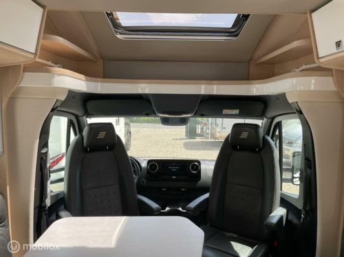 Hymer B-MCT 600 White-line Mercedes B-MCT 600 White-line Single beds, Electric Pop-up bed(!!), XXL Garage and Packed with Extras! photo: 9