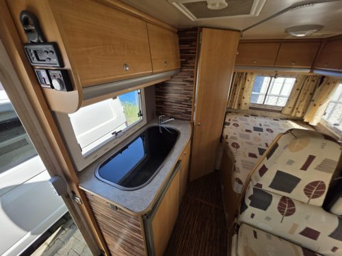 Chausson Welcome 70 2.8JTD 2002 Motorhome photo: 8