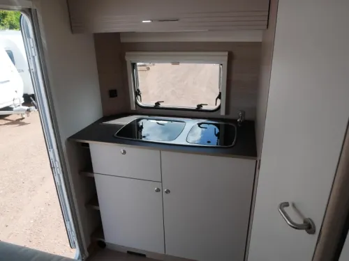 B&uuml;rstner Premio Life 425 TS Mover, awning photo: 5