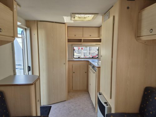 Kip Shuttle 41 EKL Mover-Awning-Roll-out awning  photo: 3