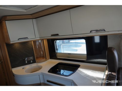 NIESMANN BISCHOFF Flair 920 EK 210Hp Aut. | E&amp;P Level System | Overhead cupboards photo: 10