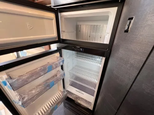 Carthago Chic C-Line I 4.9 LE MERCEDES/OVERHEAD CUPBOARDS  photo: 7