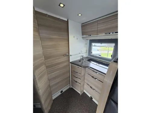 Adria Coral S 670 SL single beds/5 seat belts photo: 12