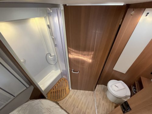 LMC Cruiser T 722 QUEENSBED+RONDZIT LEVELSYSTEEM AUTOMAAT photo: 7