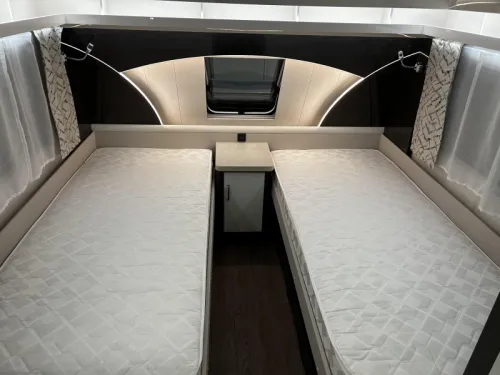 Hobby Excellent 460 SL Met mover en luifel  foto: 10