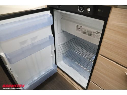 Knaus Sudwind 500 EU Rangierhilfe L&auml;ngsbetten Rundsitzgruppe 60-Jahre Edition Foto: 19