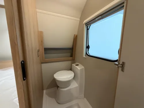 Knaus Sport 450 FU Rundsitzgruppe / Franz&ouml;sisches Bett  Foto: 21