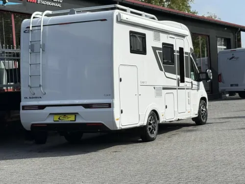 Adria Coral Axess 600 SL 7 m&egrave;tres lits jumeaux photo : 5