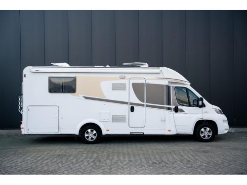 Carado T449 French bed + Pop-top roof photo: 1