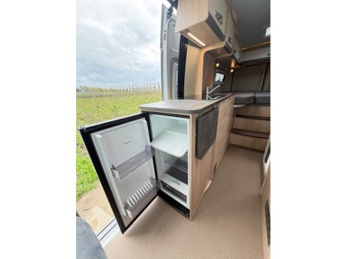 P&ouml;ssl Summit 640 180 PS AUTOMAAT / WECHSELRICHTER 1500W / Massenschalter / CARPLAY / TV Foto: 7