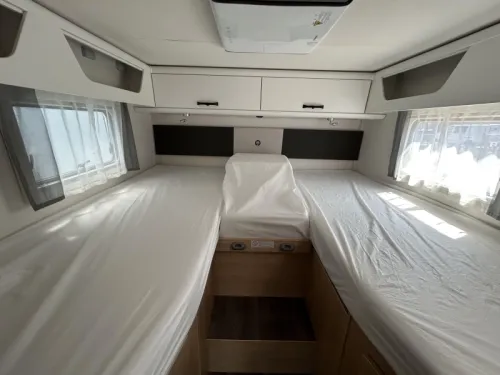 Sunlight T 68 Adventure Edition + Pop-top roof & Air conditioning photo: 2
