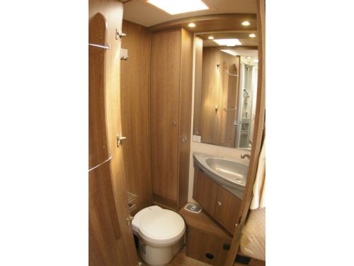 Dethleffs Trend I 7057 Single beds, Drop-down bed. photo: 15