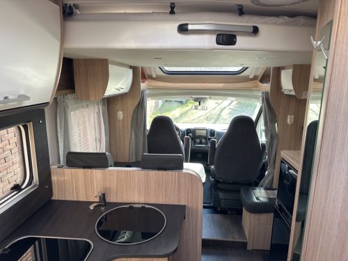 Sunlight T67S Automatic Adventure Single Beds photo: 14