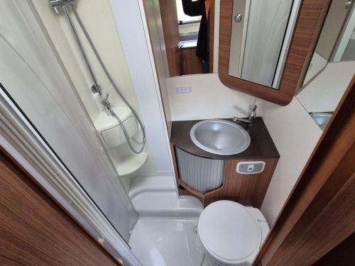 Adria Compact 660 SPX Transverse bed 1st owner 2016 photo: 15