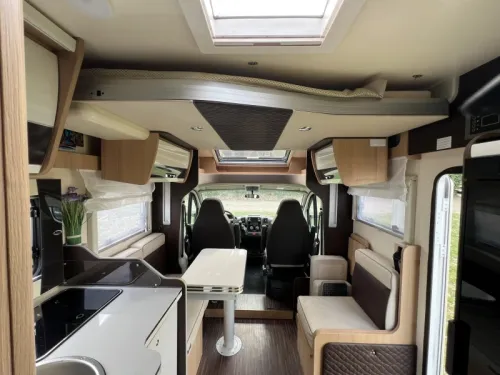 McLouis MC4 281 Queen-bed and drop-down bed photo: 12