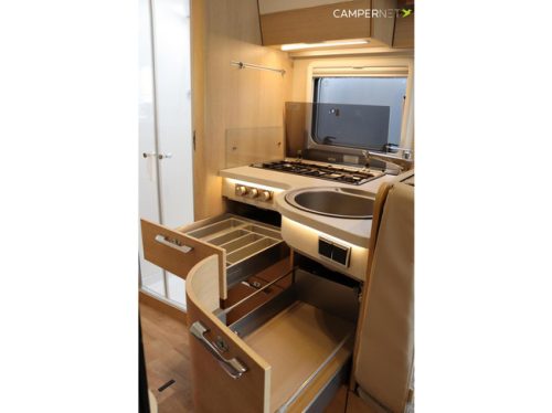 Hymer BMC-T 680 177pk Automaat | L&auml;ngsbetten | Hubdach | Separate Dusche | Solarpanel | Veloslide | Bearlock | SLC Chassis | Markise Foto: 14