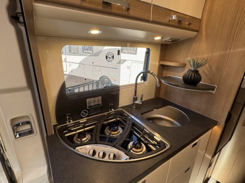 Carthago T 430 KB LE 140 hp AUTOMATIC 9-Speed Euro6 Fiat Ducato **Single beds/4 seats/Awning/32" Smart TV/XXL Garage/Only photo: 13