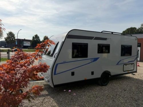 Caravelair Sport Line 455 French bed - Spacious dinette photo: 3