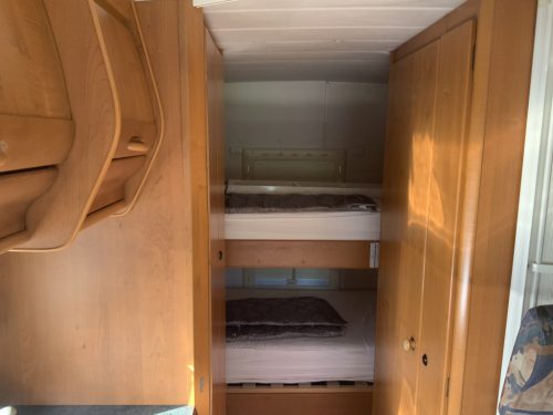Hobby 550 2.5 TDI 115 PS Teilintegriert, Servolenkung, Etagenbett hinten, Essecke, I. G. Z. St., Km. 137.547 Bj. 1997 Wohnmobilzentrum on the road Marum Foto: 6