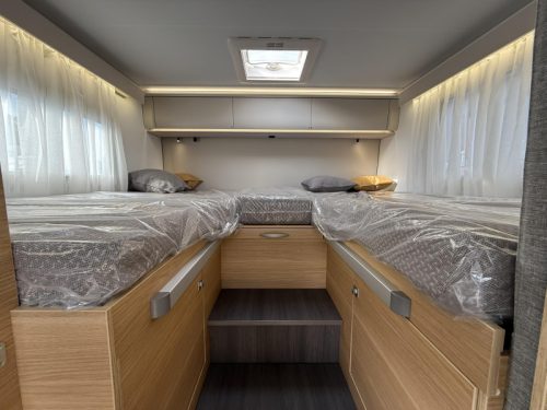 Adria Coral Axess 600 SL 7 m&egrave;tres lits jumeaux photo : 17
