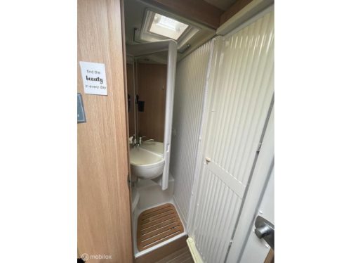 Sunlight T67 Single beds and Pop-top roof photo: 14