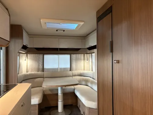 Tabbert Cazadora 490 TD round seating / French bed photo: 5