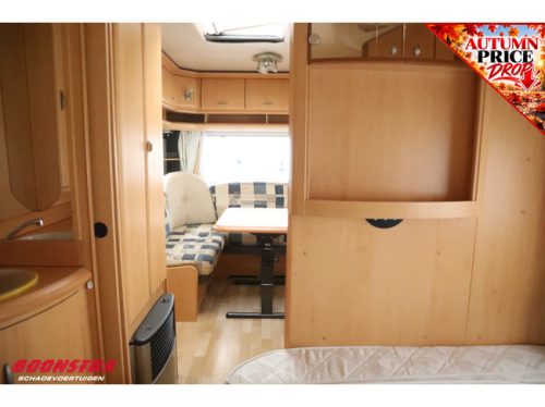 Hobby De Luxe 460 UFE Mover Awning Bike rack Single beds Central kitchen photo: 13