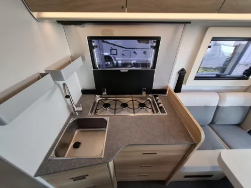 Adria Coral Select 670 DL '27 180pk aut full digi Foto: 13