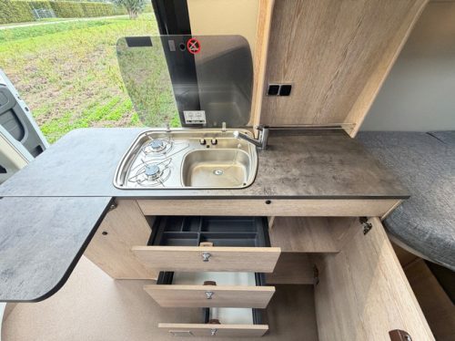 P&ouml;ssl Summit 640 180 PS AUTOMAAT / WECHSELRICHTER 1500W / Massenschalter / CARPLAY / TV Foto: 11