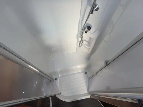 Knaus L!ve Wave 650 MX Hubdach Foto: 22