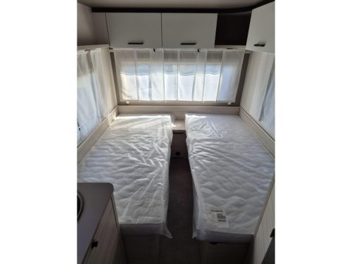 Dethleffs C'Joy 460 LE - Single beds - photo: 11