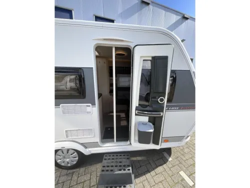 Hobby De Luxe Edition 460 LU EINZELBETTEN-RANGIERHILFE Foto: 2