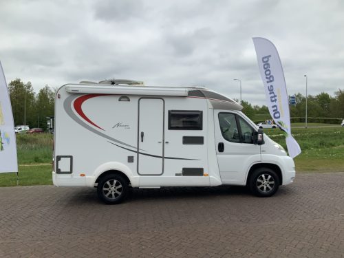 B&uuml;rstner Nexxo 569 Semi-integrated, Train seat, French bed, two swivel chairs, small camper, Year 2010 Camper centrum on the road photo: 29